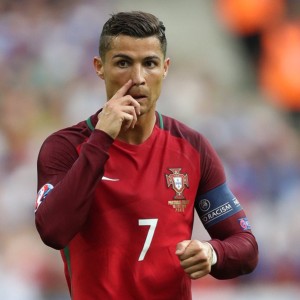 开云入口-红牌风暴与银河战舰，当争议哨响改写王冠之路，争议哨响，红牌风暴如何改写银河战舰的王冠之路